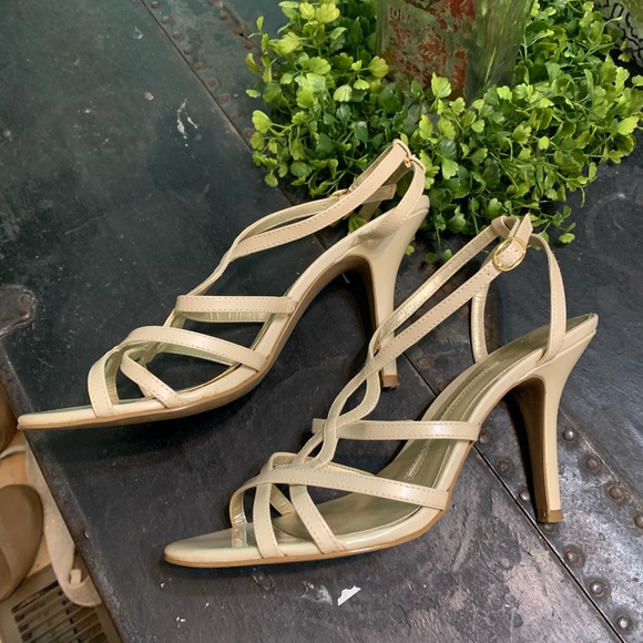 New Direction heels - Picture 3 of 7